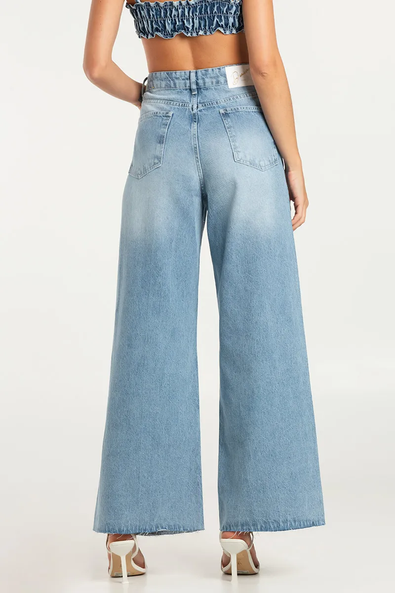 15181705442_calca-allure-wide-leg-jeans-com-aplicaca-de-strass-brilho-allure-vestimenta204.png