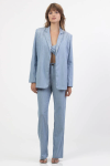 15209511956_blazer_alongado_manga_longa_com_abotoamento_frontal_em_denim_maquinetado_com_aplicacoes_de_stras.png