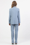 15209511956_blazer_alongado_manga_longa_com_abotoamento_frontal_em_denim_maquinetado_com_aplicacoes_de_stras.png