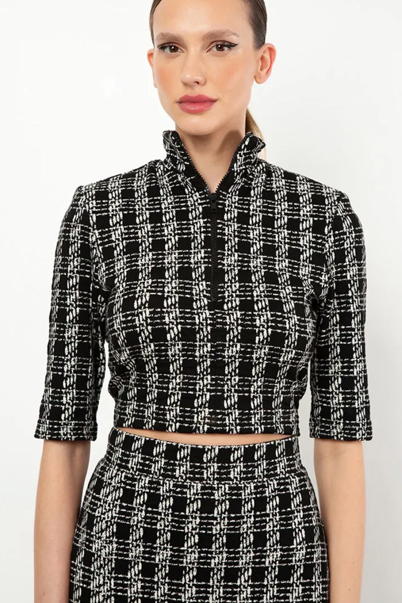 Blusa Cropped Manga ¾ Em Jacquard Com Gola Alta, Zíper E Ombreira